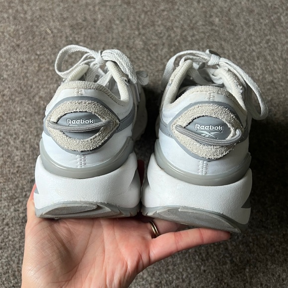 Reebok Galaxy 10 White & Beige Running Lace Up Sneaker Womens Size 7 WORN ONCE - Picture 5 of 9